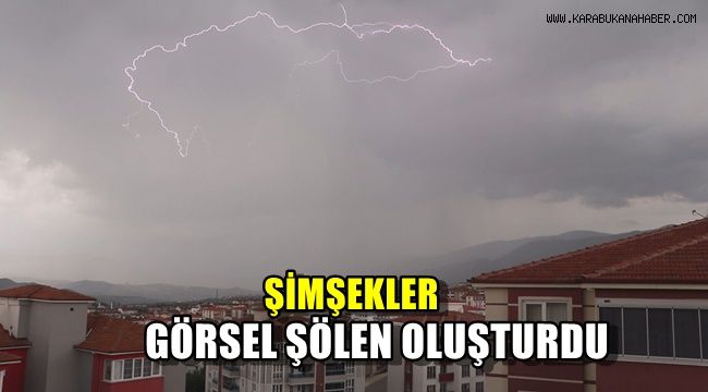 Şimşekler görsel şölen oluşturdu