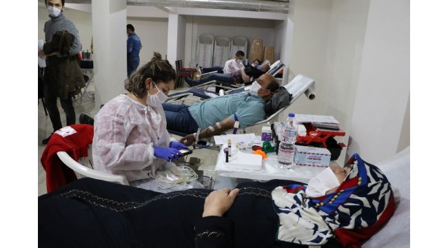 Site sakinleri iftar sonrası kan bağışında bulundu