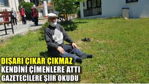 Sokağa çıkar çıkmaz kendini çimenlere attı, gazetecilere şiir okudu