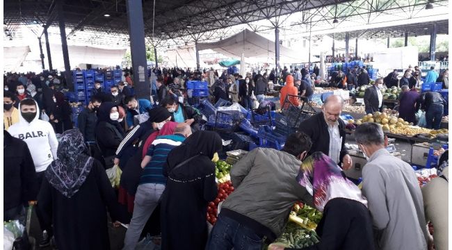 Vatandaşlar soğuk havaya rağmen çarşı ve pazara akın etti
