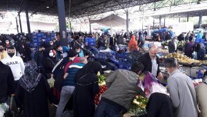 Vatandaşlar soğuk havaya rağmen çarşı ve pazara akın etti