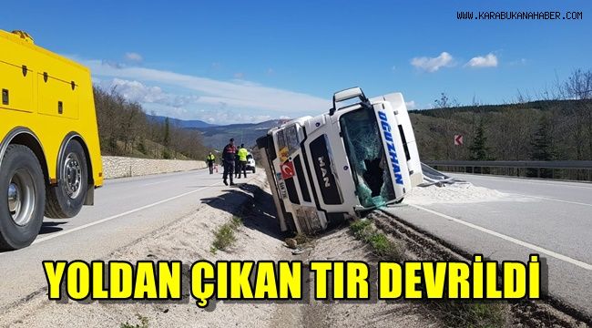Yoldan çıkan tır devrildi