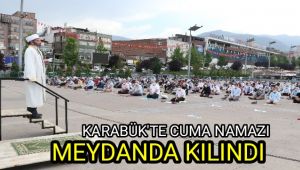 Karabük'te cuma namazı meydanda kılındı