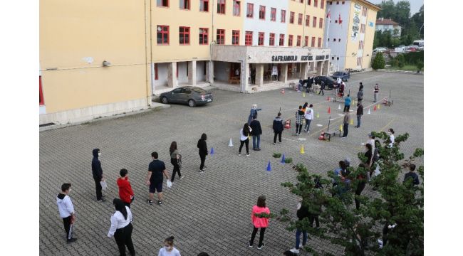 Karabük'te 3 bin 500 öğrenci sınava girdi