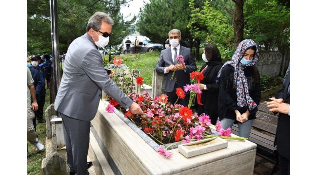 Şehit Nazif Topsakal mezarı başında anıldı