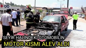 Seyir halindeki otomobilin motor kısmı alev aldı