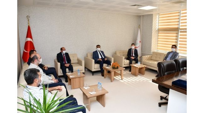 Vali Gürel, İl Sağlık Müdürü Ahmet Sarı'dan bilgiler aldı