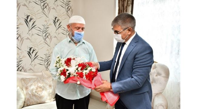 Vali Gürel şehit babalarını ziyaret etti