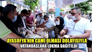 Ayasofya'nın cami olması dolayısıyla vatandaşlara lokma dağıtıldı
