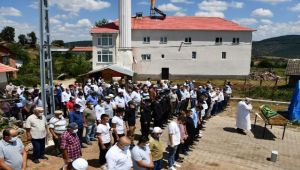 Trafik kazasında hayatını kaybeden 15 Temmuz şehidi Barış Efe'nin kız kardeşi gözyaşları arasında defnedildi