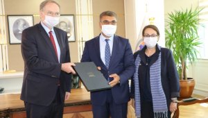 AB Türkiye Delegasyonu Başkanı Berber'den Karabük'te ziyaretler