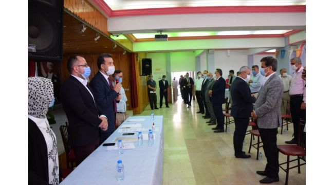 AK Parti korona virüs nedeniyle ara verdiği kongrelerine devam ediyor