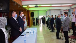 AK Parti korona virüs nedeniyle ara verdiği kongrelerine devam ediyor