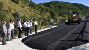 AK Partili vekiller asfalt çalışmalarını inceledi