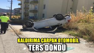 Kaldırıma çarpan otomobil ters döndü: 1 yaralı