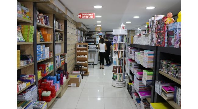 Kırtasiyeler okulların açılmasını bekliyor