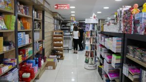 Kırtasiyeler okulların açılmasını bekliyor