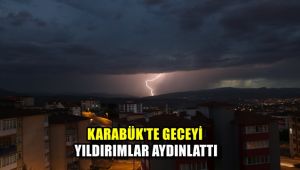 Karabük'te geceyi yıldırımlar aydınlattı