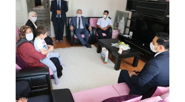 Kaymakam Erdem ilk ziyaretini şehit ailelerine yaptı