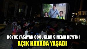 Köyde yaşayan çocuklar sinema keyfini açık havada yaşadı