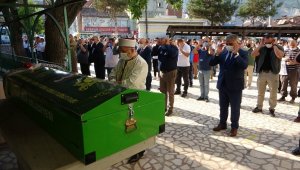 TEM otoyolundaki kazada hayatını kaybeden Feyza Yatmaz memleketinde defnedildi