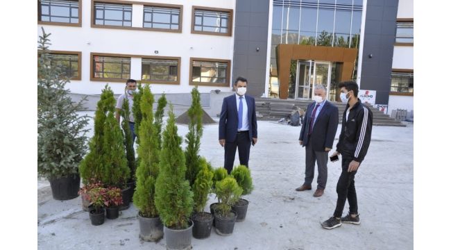 Gümüş, Kanuni Ortaokulu'nun inşaatında incelemelerde bulundu