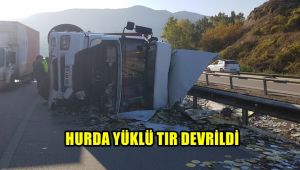 Hurda yüklü tır devrildi: 1 yaralı
