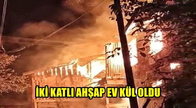 İki katlı ahşap ev kül oldu