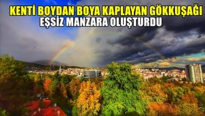 Kenti boydan boya kaplayan gökkuşağı eşsiz manzara oluşturdu