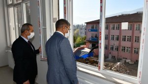 Vali Gürel, okullardaki çalışmaları yerinde inceledi