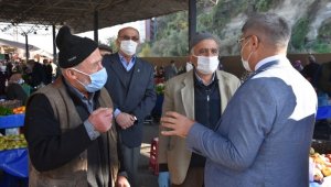 Vali halk pazarında korona virüs denetimi yaptı