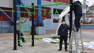 Gençlik ve Spor İl Müdürlüğü stadyumun arka tarafına açık spor aletleri yerleştirmeye başladı