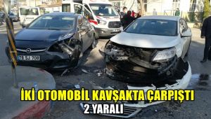 İki otomobil kavşakta çarpıştı: 2 yaralı