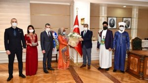 Karabük'te göçmenlerden Vali Gürel'e ziyaret