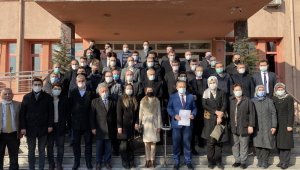 Güven tazeleyen Altınöz, mazbatasını aldı