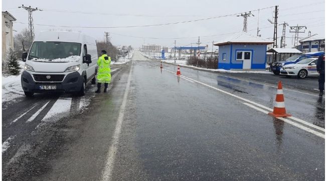 Jandarmadan kış lastiği uygulaması