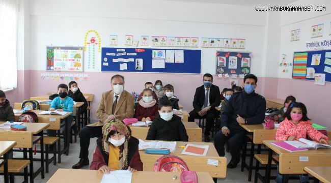 Kaymakam Türköz'den köy okullarına ziyaret
