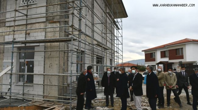 Vali Gürel ve Milletvekili Güneş, Babasultan Camii İnşaatında İncelemelerde Bulundu.