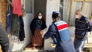 Yaşlıların ihtiyaçlarını jandarma karşılıyor