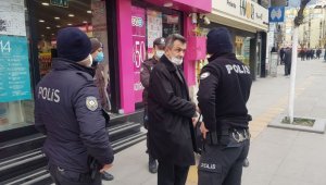 Karabük'te denetimler artırıldı, sigara içen bir kişiye ceza kesildi