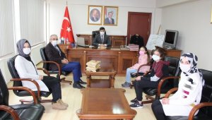 Kaymakam Şenkon, dereceye giren öğrencileri ödüllendirdi
