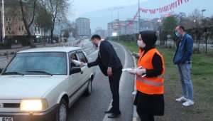 AK Parti Gençlik Kolları'ndan iftara yetişemeyenlere ikram