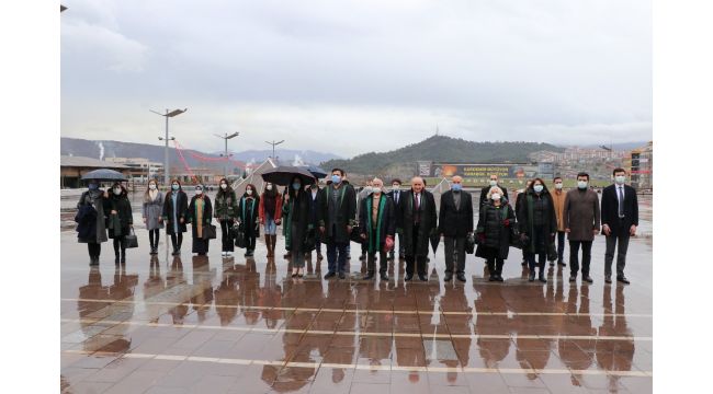 Karabük'te 'Avukatlar Günü'nde çelenk sunumu yapıldı