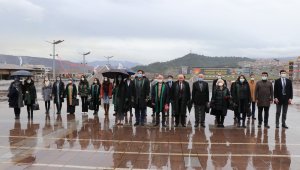 Karabük'te 'Avukatlar Günü'nde çelenk sunumu yapıldı