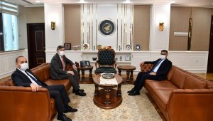 Kazakistan Büyükelçisi Saparbekuly, Vali Gürel ile görüştü