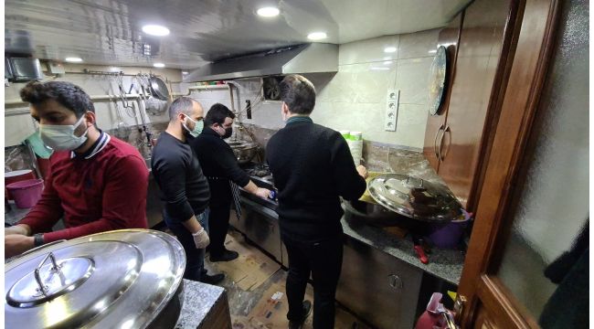 Lokanta ve turizmci esnaflardan vatandaşlara iftar yemeği