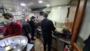 Lokanta ve turizmci esnaflardan vatandaşlara iftar yemeği