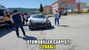 Otomobiller çarpıştı : 2 yaralı