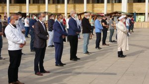 Prof.Dr. Uysal için Karabük'te gıyabi cenaze namazı kılındı