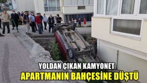 Yoldan çıkan kamyonet apartman bahçesine düştü